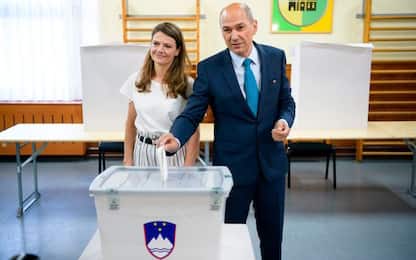 Elezioni Slovenia, vincono i conservatori anti-migranti di Janez Jansa