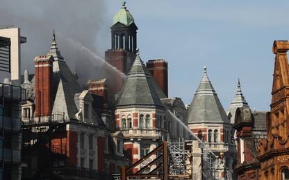 Londra, incendio al Mandarin hotel: 100 pompieri al lavoro