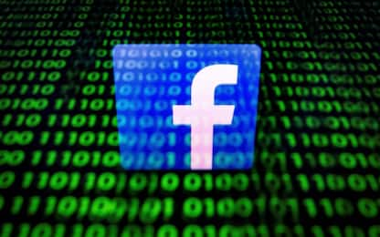 Facebook, sanzione da 500.000 sterline per Cambridge Analytica