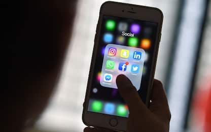 Facebook introduce modalità selfie ed effetto boomerang per Messenger