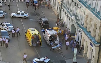Mosca, taxi su gruppo pedoni: 8 feriti. Forse un colpo di sonno