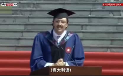 Cina, discorso dello studente italiano che ha "scoperto l'acqua calda"