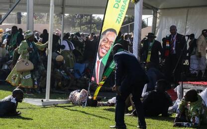 Zimbabwe, esplosione a comizio del presidente Mnangagwa: feriti. VIDEO
