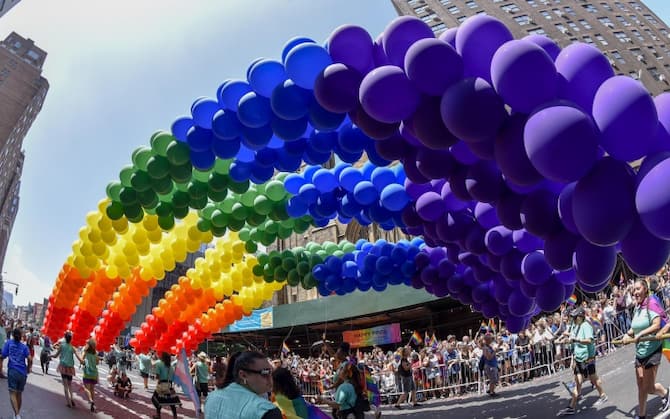 New York si tinge di arcobaleno per il 49esimo Gay Pride. FOTO