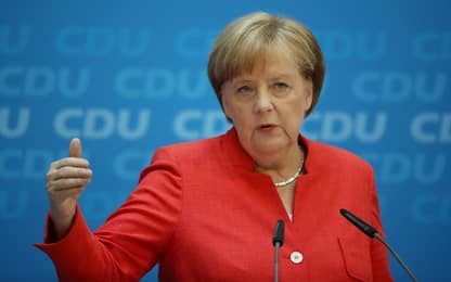 Migranti, Seehofer boccia accordi Merkel su migranti secondari