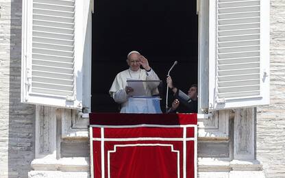 Tratta di esseri umani, il Papa: “Lottare contro vergognoso crimine”