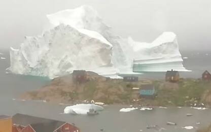 Iceberg Groenlandia, l'avvicinamento al villaggio in time-lapse. VIDEO