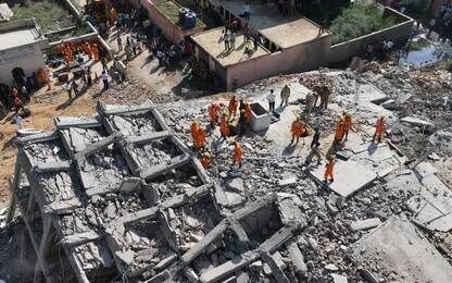 India, crolla edificio in costruzione