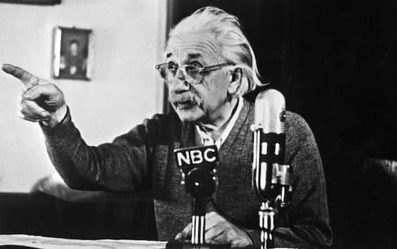 La 'Lettera su Dio' di Einstein venduta all'asta per 2.892 ...