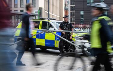 Spari a Manchester, 10 feriti. Polizia: "Usata arma ad aria compressa"