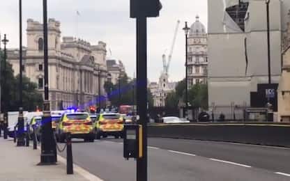Londra, auto contro Parlamento a Westminster: il video dell’arresto