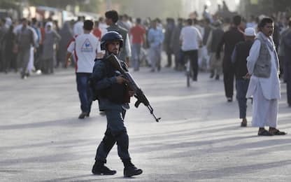 Kabul, attacco suicida in una scuola: 48 morti e decine di feriti