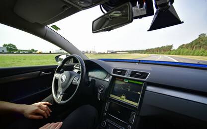 California, l'auto a guida autonoma di Apple tampona in autostrada