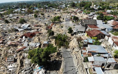 Terremoto Indonesia, quasi duemila morti. Ancora migliaia di dispersi