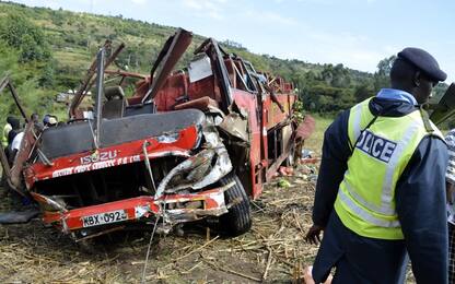 Kenya, autobus si ribalta e finisce in un fosso: almeno 50 morti