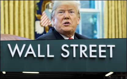 Wall Street crolla e Trump accusa: "Colpa della Fed, è impazzita"