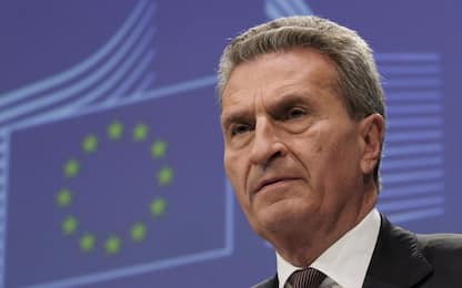 Oettinger: Ue respingerà manovra Italia. Poi precisa: solo correzioni
