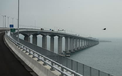 Hong Kong, apre il ponte sul mare più lungo del mondo 