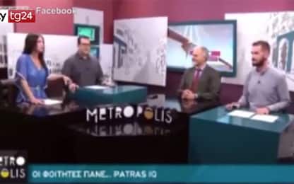 Grecia, il terremoto fa tremare lo studio televisivo. VIDEO