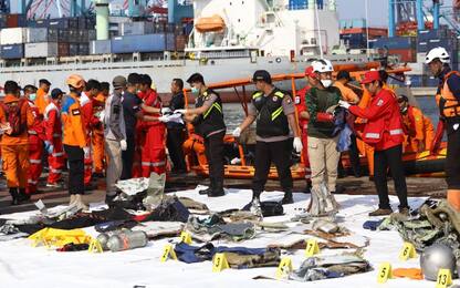 Indonesia, aereo Lion Air precipita in mare: oltre 180 persone a bordo