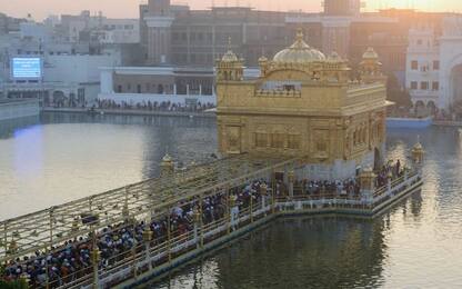 India, i festeggiamenti nel Tempio d’oro di Amritsar