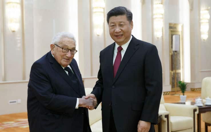 Cina, Henry Kissinger incontra il presidente Xi Jinping. FOTO | Sky TG24