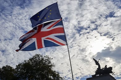 Brexit, cosa prevede la bozza d’intesa approvata dal governo inglese