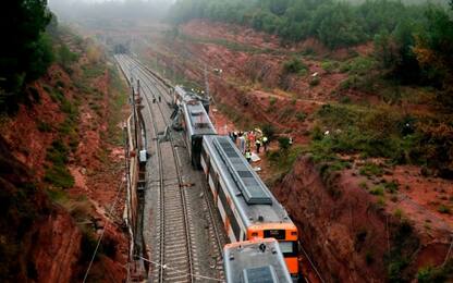 Spagna, deraglia treno pendolari vicino Barcellona: 1 morto, 44 feriti