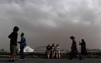 Tempesta di sabbia investe Sydney: le foto