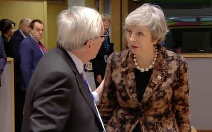 Brexit, scambio di battute May-Juncker: "Come mi hai chiamata?". VIDEO