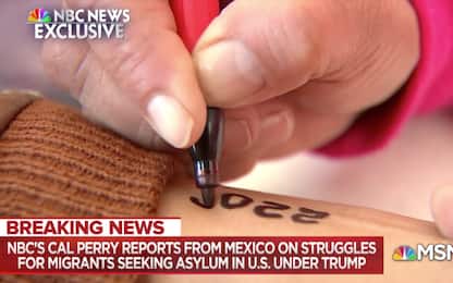 Confine Usa-Messico, bimbi migranti marchiati con i numeri sul braccio