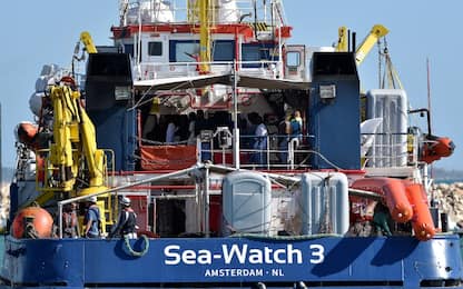Migranti, Sea Watch lancia l’allarme: "Rischio malattie a bordo"
