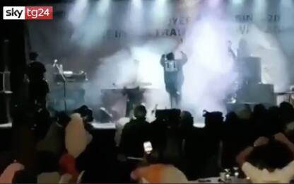 Tsunami in Indonesia, l'onda fa strage a un concerto rock. VIDEO