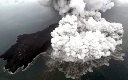 Tsunami in Indonesia, l’eruzione del piccolo Krakatoa