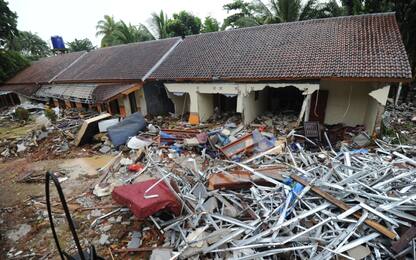 Tsunami Indonesia, salgono a 429 le vittime. Si teme crisi sanitaria
