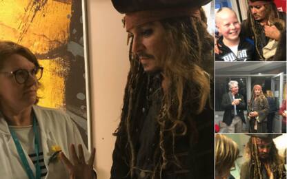 Johnny Depp torna Jack Sparrow e visita i bambini malati a Parigi