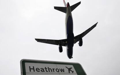 Avvistamento drone, voli sospesi per quasi un'ora a Heathrow