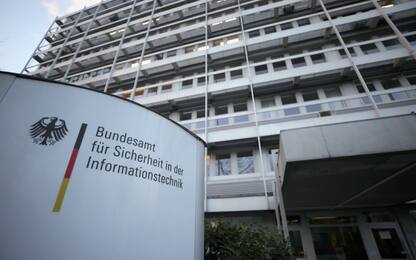 Germania, attacco hacker ai politici: ragazzo di 20 anni ha confessato