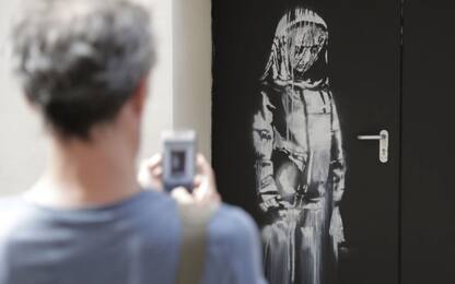 Rubata a Parigi l’opera di Banksy tributo alle vittime del Bataclan