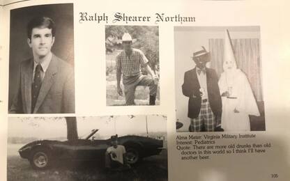 Foto con uniforme del Ku Klux Klan, bufera su governatore Virginia
