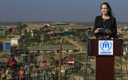 Angelina Jolie visita il campo rifugiati Onu in Bangladesh