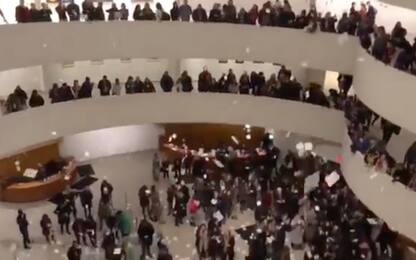 New York, attivisti protestano contro antidolorifici al Guggenheim