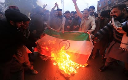 Il Pakistan denuncia: "Raid aereo dell'India, risponderemo"