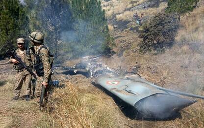 Il Pakistan abbatte due caccia indiani, alta tensione in Kashmir 