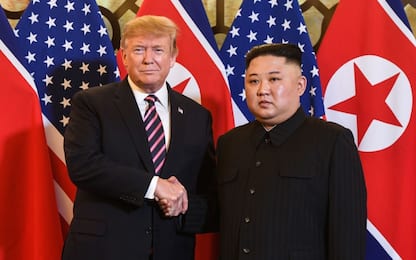 Trump-Kim, stretta di mano ad Hanoi