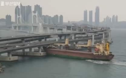 Nave cargo contro ponte in Corea del Sud, capitano era ubriaco. VIDEO