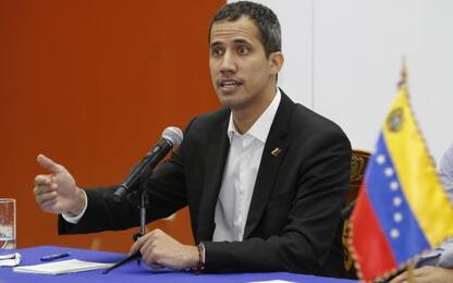 Venezuela, Guaidó annuncia il ritorno e invita a nuove mobilitazioni