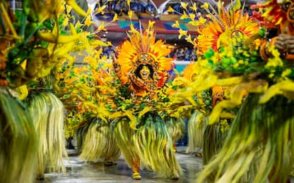 Brasile, lo spettacolo del carnevale di Rio de Janeiro