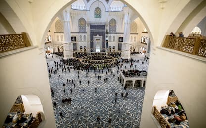 Prima preghiera nella moschea Camlica di Istanbul 