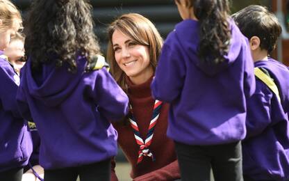 Kate Middleton fa visita a un gruppo di boy scout